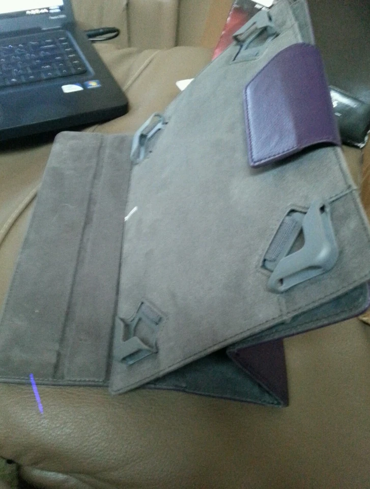 ROCKETFISH RF-UN10F2U UNIVERSAL FOLIO CASE FOR MOST 10" TABLETS 360 PURPLE - Image 4 of 4