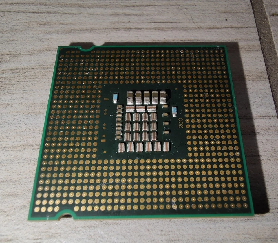 PROCESSORE CPU SOCKET 775 INTEL CORE 2 DUO E8400 / 3,0 GHz / 6MB / 1333MHZ FSB - Immagine 2 di 2