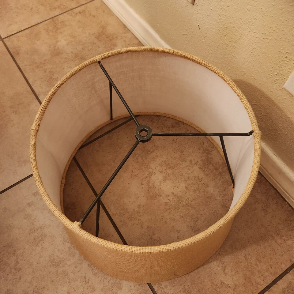 RARO Granero de Cerámica Texturizado Arpillera Natural CÓNICO MEDIANO Pantalla de Lámpara Foto 2 de 4