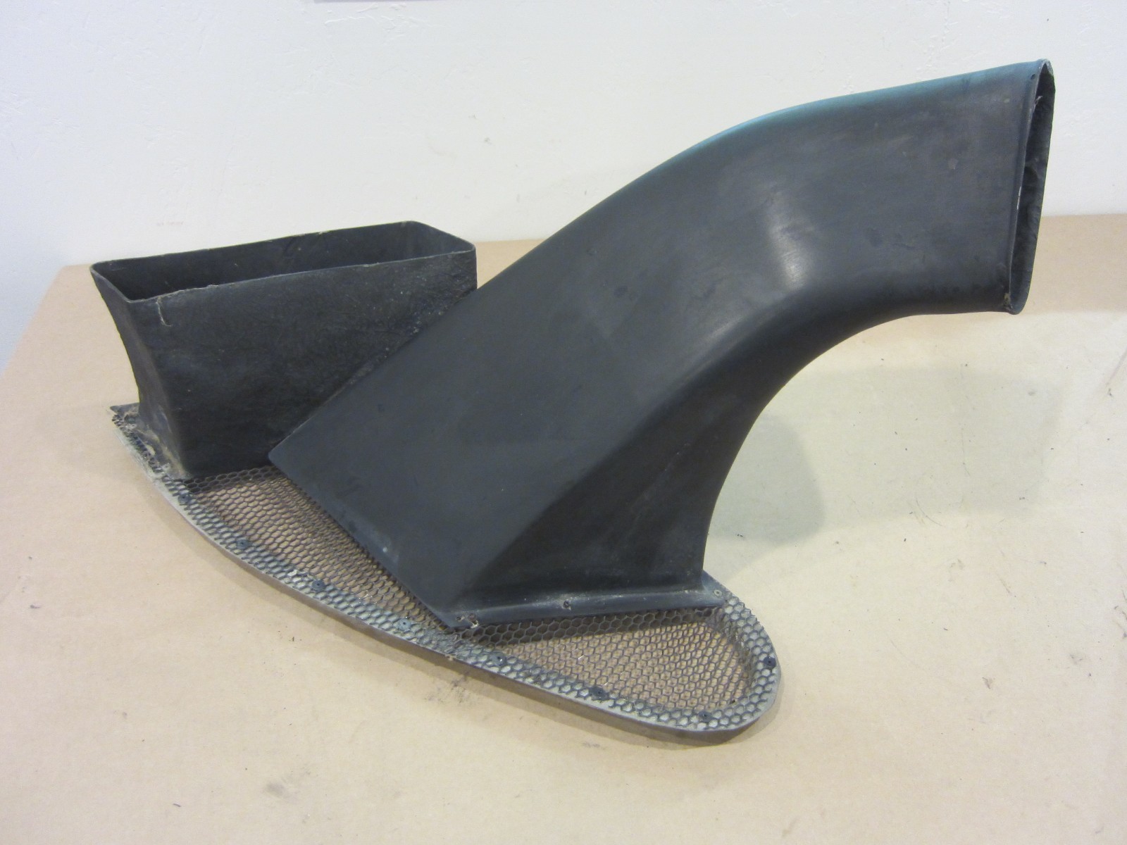 Ferrari Mondial LH Air Intake Part# 61272200