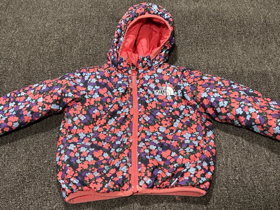 Chaqueta con Capucha Reversible The North Face Niñas Pequeñas 2T Floral Rosa Cremallera Completa Foto 2 de 4