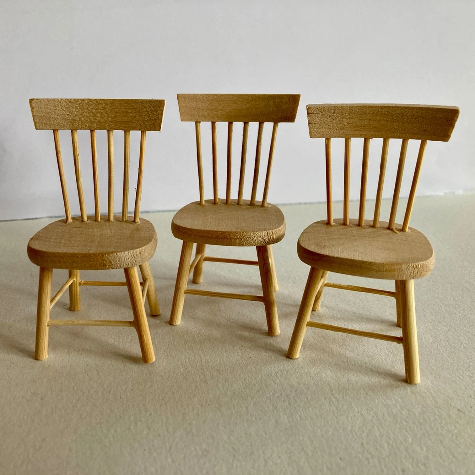 Metallbett für Puppenhaus, 3 Holzstühle - Bild 3 von 4