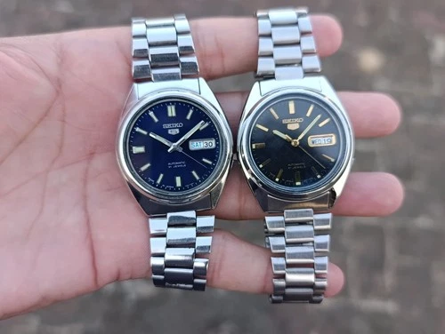 Lot of 2 Vintage SEIKO 5 Automatic SS Men's Japanese Wristwatches Working