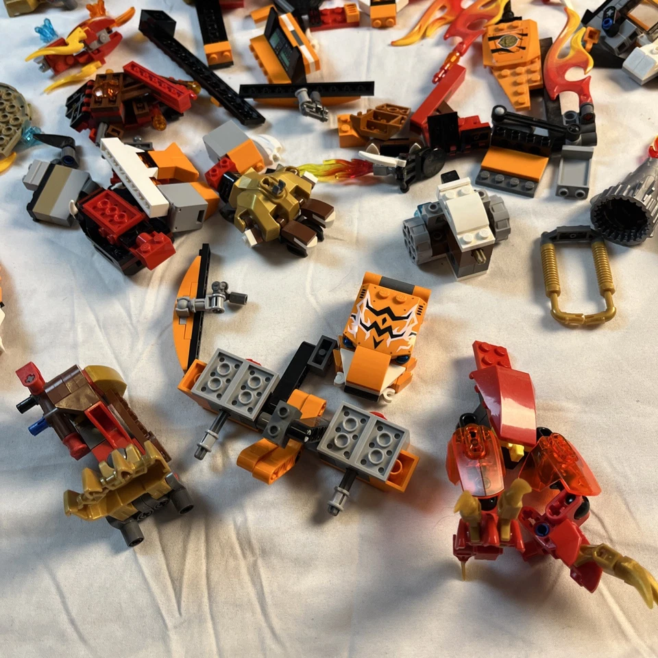 LEGO CHIMA: Tiger's Mobile Command (70224) INCOMPLETE - Image 3 of 4