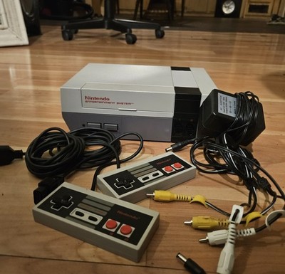 Nintendo Original Console Tested 2 Controllers Ac Adapter AV Cables NES-001 