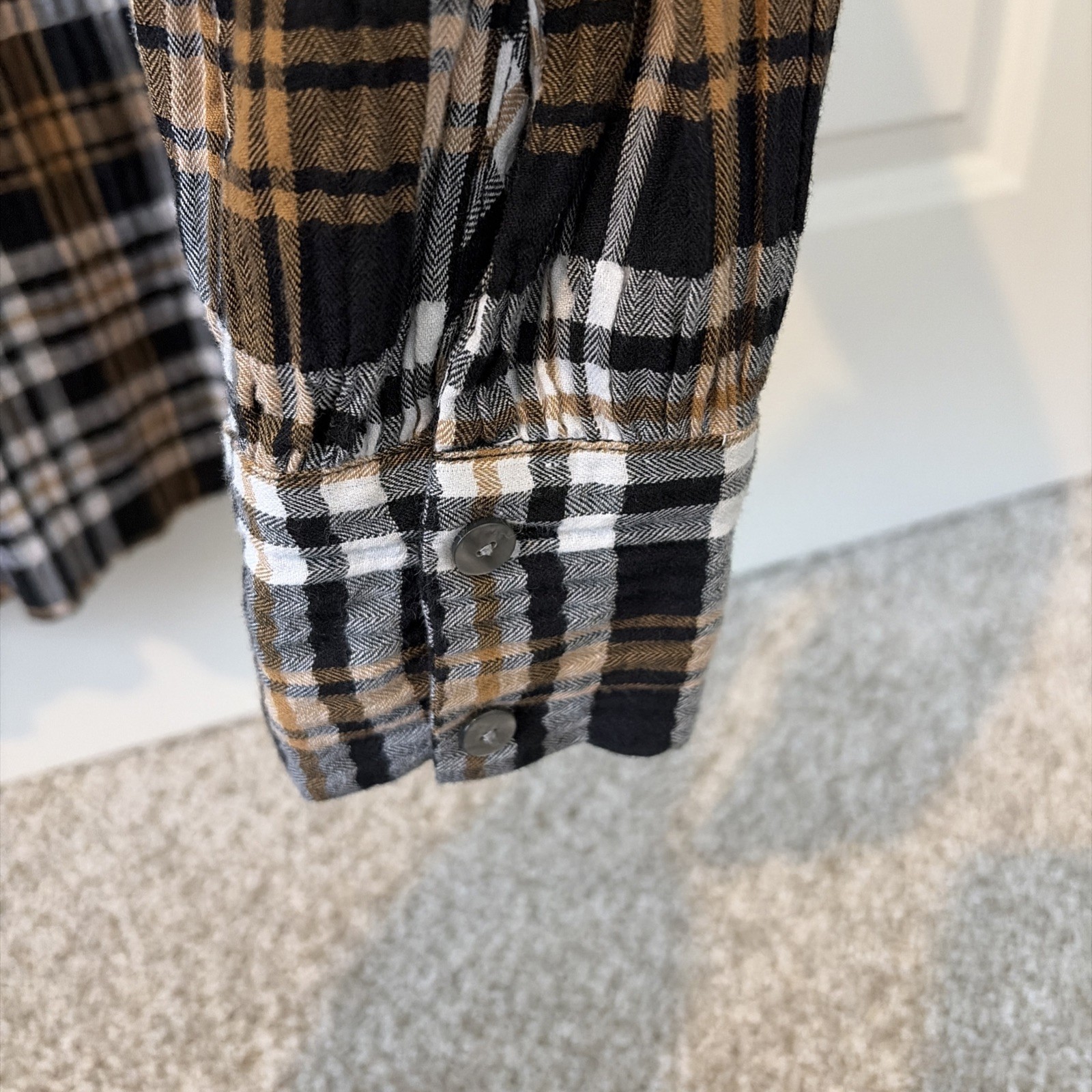 Loft Women’s Sz L Brown White Plaid V-Neck Ruffle Trim Crepe Texture Button Up