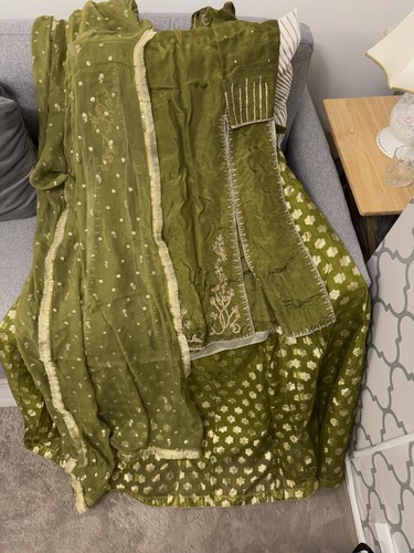 Organza Lehnga For Asian Wedding - Picture 5 of 13