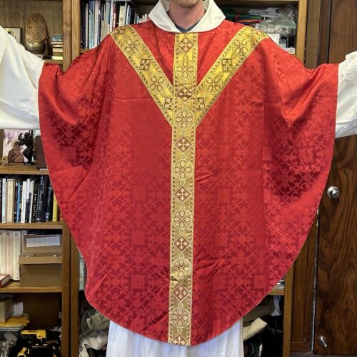 Red Milano Gothic Style Almy Priest's Chasuble, Stole, Veil, and Burse Set - Picture 1 of 4