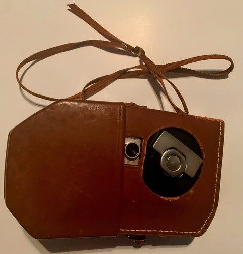 KODAK ZOOM 8 REFLEX CAMERA W/PROTECTIVE CASE - Picture 8 of 9
