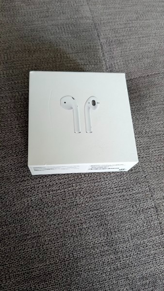 Apple AirPods 2nd Gen Headset w/ Case - Please read, left one not working