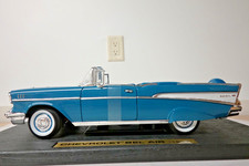 Yat Ming 92108 1957 Blue Chevrolet Bel Air Convertible Road Legends 1:18 Scale