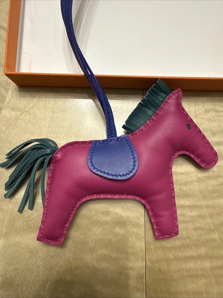 Berloque Hermes pele de cordeiro Grigri rodeio bolsa cavalo 100% autêntico feito na França - Imagem 4 de 4