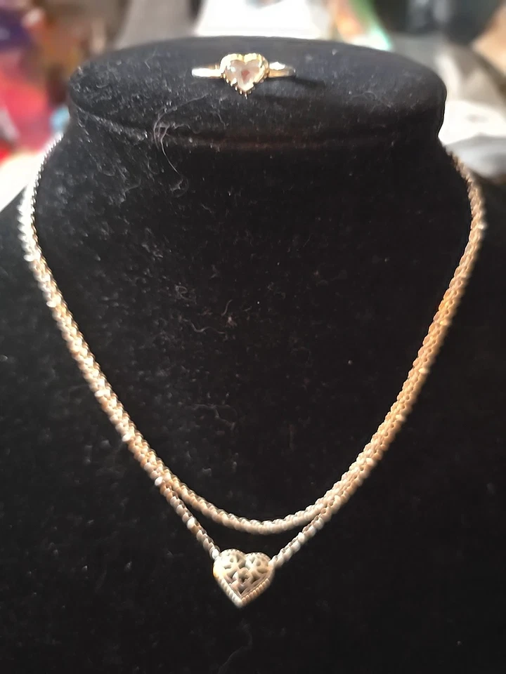 Anillo de oro amarillo y collar de corazón de 2 hilos Kendra Scott San Valentín