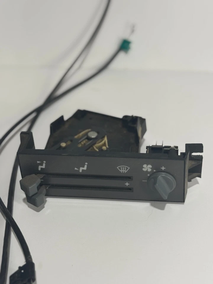 1988-1994 CHEVY/GMC C/K 1500 CLIMATE CONTROL SWITCH NO A/C W/ CABLES - Image 3 of 4