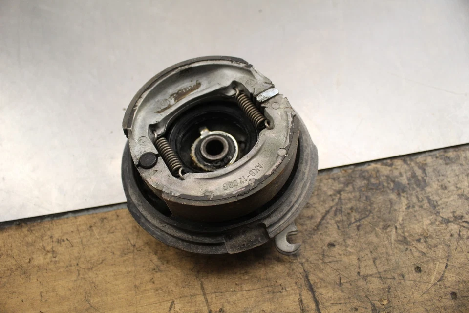 Yamaha DT100 1978 montaje de tambor de freno delantero S784 Foto 2 de 4