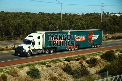 LKW Foto Freightliner Planensattelzug Australien weiß Bunnings Warehouse #g8qe