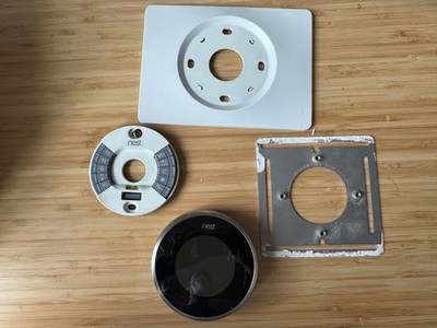 Nest 2nd Generation Learning Silver Thermostat - Complete with base + trim kit!!