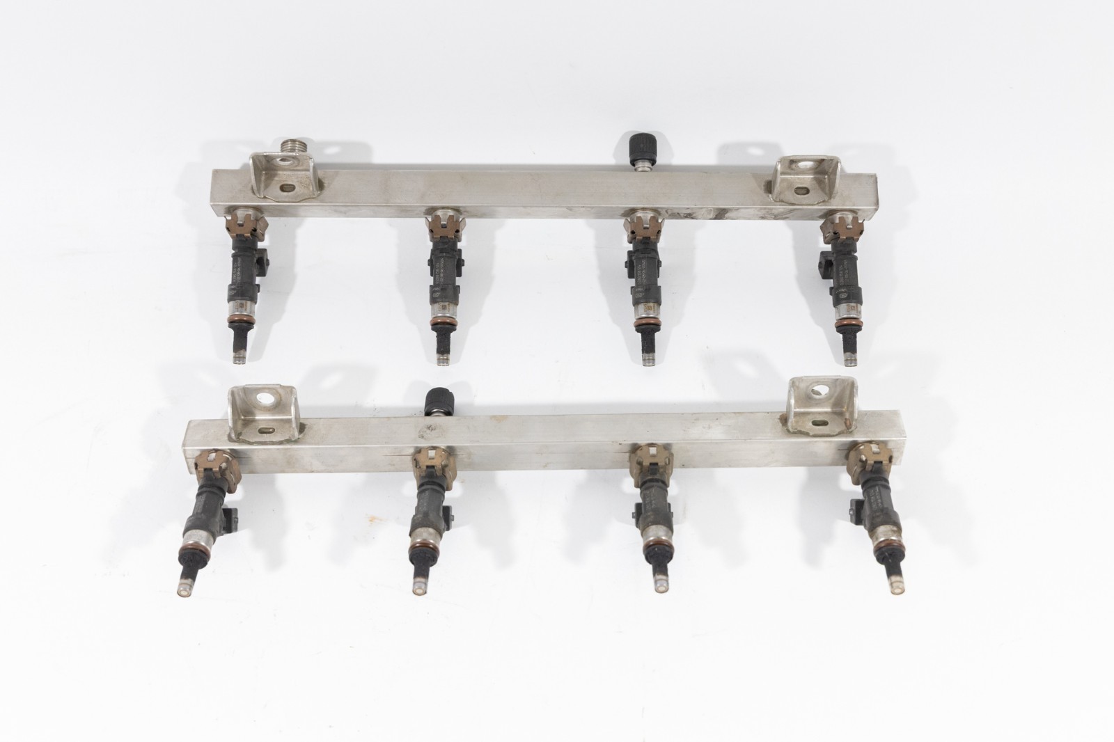 Used 2003-2008 Maserati M139 Quattroporte Fuel Rail and Injector Set