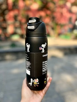 新品 Owala FreeSip スヌーピー コラボ水筒32 ozタンブラー Snoopy Owala 32oz Black Water Bottle Stainless Steel Exclusive