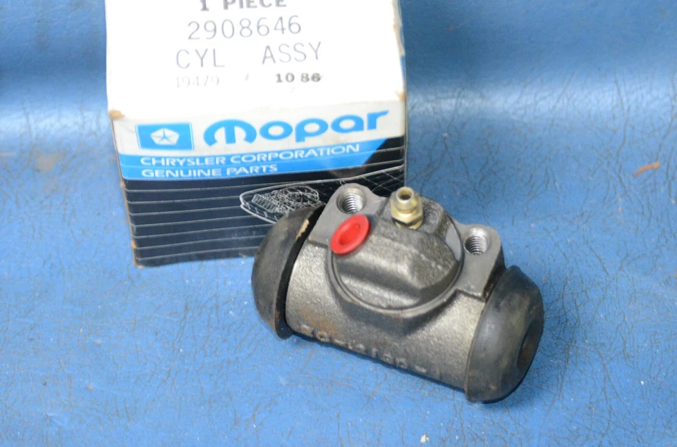 NOS 1969-77 Dodge D400-D600 Front Right Drum Brake Wheel Cylinder Mopar 2908646 - Image 2 of 4