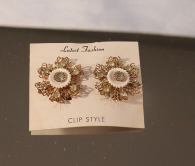 HENRY PRODUCTS N Y C LATEST FASHION CLIP-ON EAR RINGS CLEAR RHINESTONES 40`S-50S