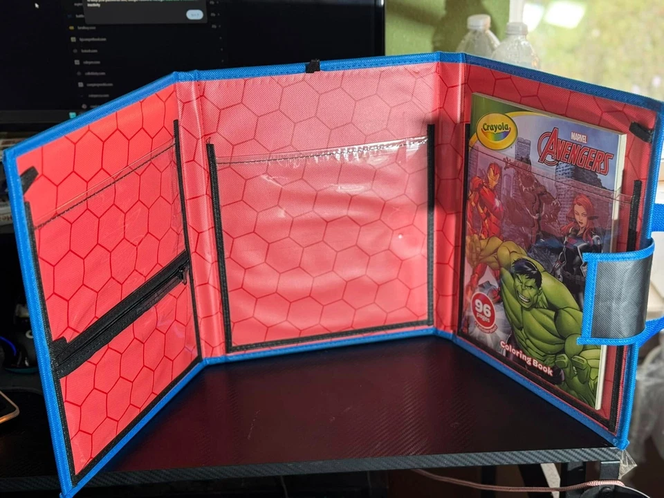 Folha adesiva livro de colorir Marvel Avengers estojo de transporte com alça - Imagem 4 de 4