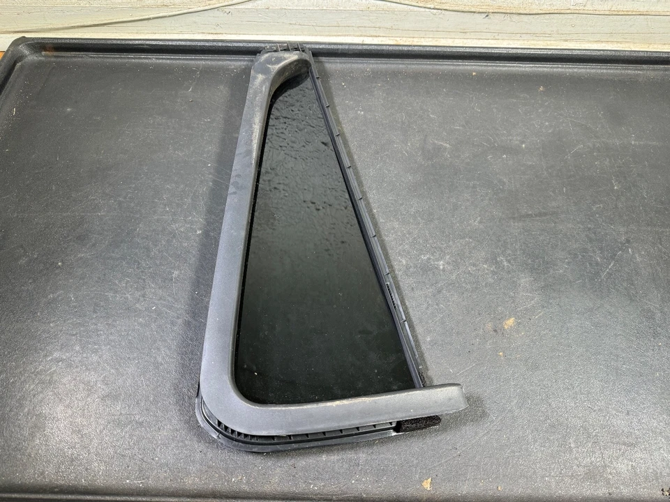 04-10 INFINITI QX56 04-15 NISSAN ARMADA RIGHT PASSENGER REAR VENT GLASS QUARTER - Image 4 of 4