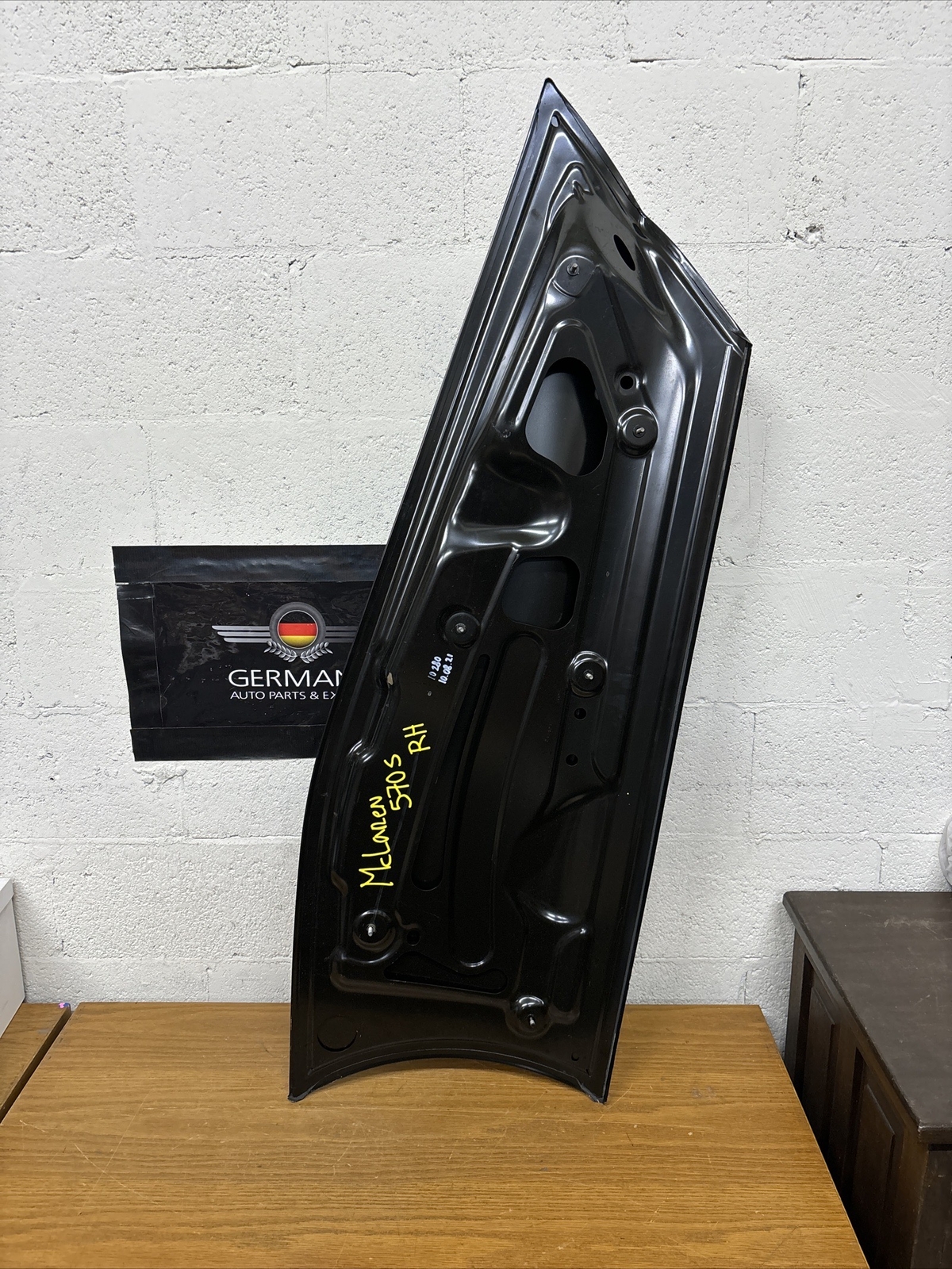 #2000 McLaren 570S 2020-23 Right Outer Door Lower Panel