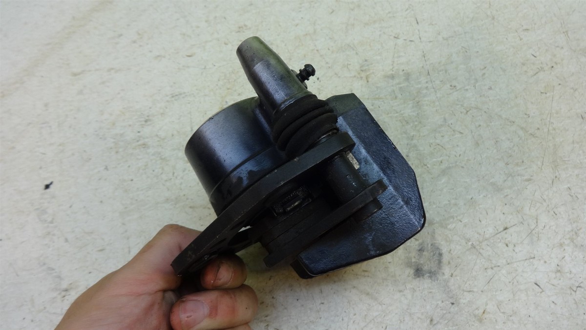 1984 Kawasaki ZN700 ZN 700 LTD K373-1' right front brake