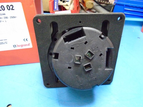 Free Ship,Legrand Hypra Prisinter 520 02 16A 200-250V IP 55/44 Receptacle Socket - Picture 4 of 5