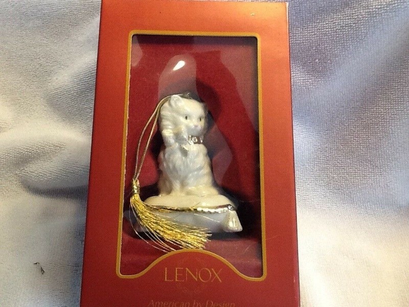 Exquisite Lenox "Razzle Dazzle " cat ornament MIB - white and gold 3"