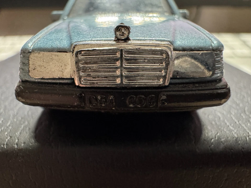 Matchbox Mercedes Benz 300E In Buone Condizioni 1:61 Senza OVP - Immagine 3 di 4