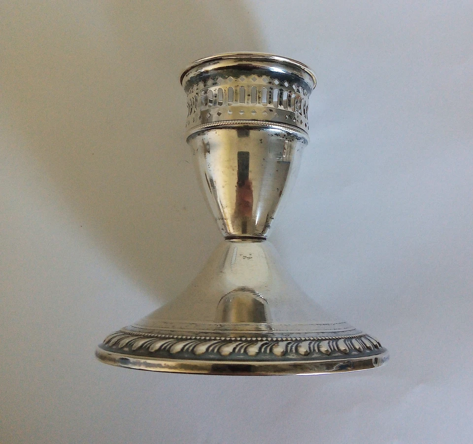 Par de candelabros Mayflower de plata de ley con peso grabados tonos de vidrio uva Foto 4 de 4