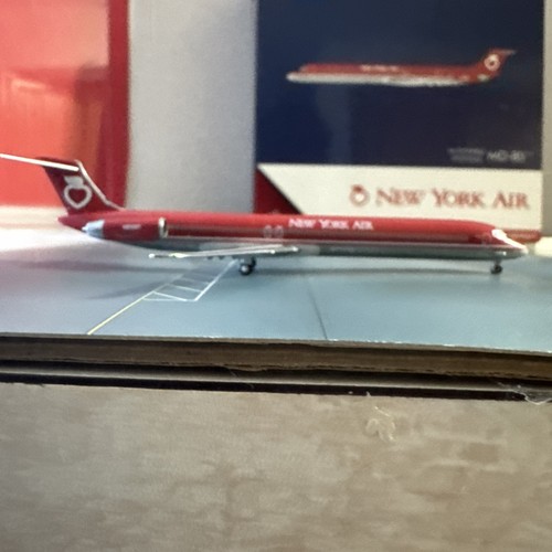 GJ 400 scale die-cast model New York Air MD82 Commercial Airliner N805NY - Picture 9 of 17
