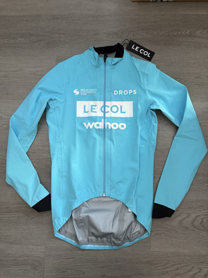 Le Col DROPS Team Herren Sky Blue Pro Regenjacke - Größe XS - Neu mit Etikett