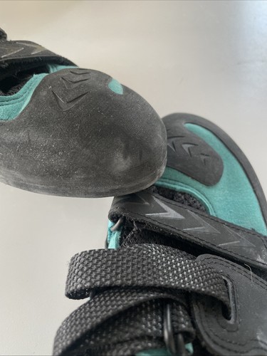 Evolv Climbing Shoes Size EUR 39 - Picture 2 of 4