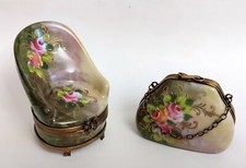 2 BOITE A PILULES FORME BERGERE+ SAC PORCELAINE LIMOGES DECORATEUR G. RIBIERRE