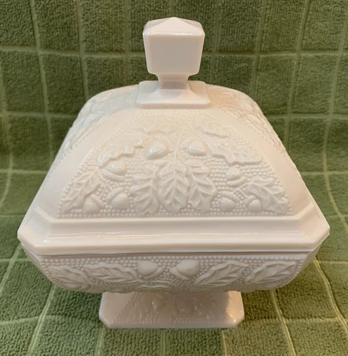 Vintage JEANETTE Shell Pink Milk Glass Covered Candy Dish Acorn & Leaf Pattern
