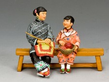 KING  COUNTRY STREETS OF OLD HONG KONG HK112G CHINESE MOTHER, DAUGHTER ON BENCH