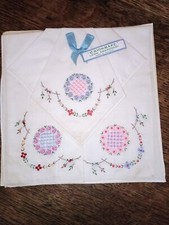 Erinkraft Webstuhl Stickerei 3 Taschent&uuml;cher Vintage Made In Ireland auf Blatt