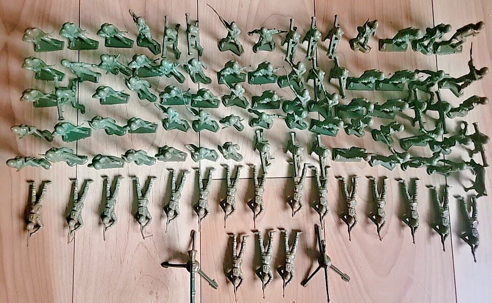 Soldados del Ejército MPC Lote de 95 Verde 2 pulgadas Plástico Hombres Juguetes de Colección Combate LEER Foto 2 de 4