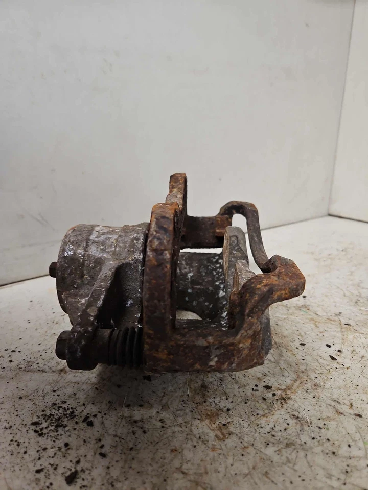 04-09 KIA SPECTRA Right Front Caliper & Bracket Assembly Passenger Side Rh OEM - Image 2 of 4