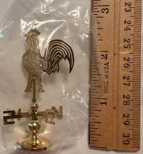 Gallo in metallo scala 1:12 banderuola, casa delle bambole cockarell hobby fata miniatura - Foto 2 di 2