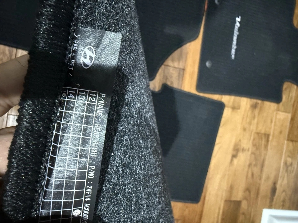 Juego de alfombrillas Hyundai Veloster 2012-2017 nuevas alfombrillas negras originales OEM Foto 3 de 4