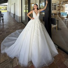 Luxury A-Line Wedding Dresses V-Neck Sleeveless Lace Appliques Bridal Ball Gowns