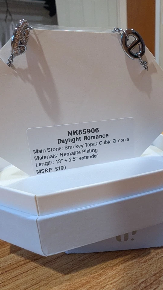 Collar Bomb Party OG "Romance a la luz del día" NK85906 Topacio ahumado/enchapado de hematita Foto 3 de 3