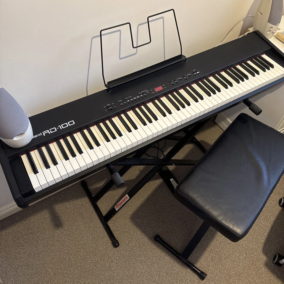 Roland RD-100 88 key Pro Keyboard Stage Piano perfect working light use - Image 2 of 4