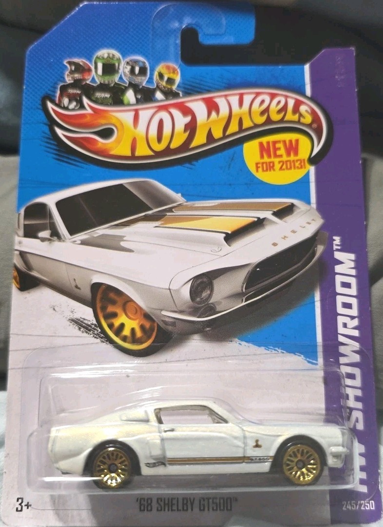 Hot Wheels  2013 HW SHOWROOM 68 SHELBY GT500 WHITE & GOLD/ WITH PROTECTOR