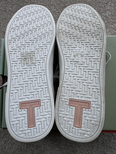 ZAPATILLAS TED BAKER RILEY BLANCAS Y ROSA CON LOGOTIPO DE CUERO NUEVAS EN CAJA - ¡TALLA 3 Y 4 TALLAS DIFERENTES! - Imagen 8 de 8