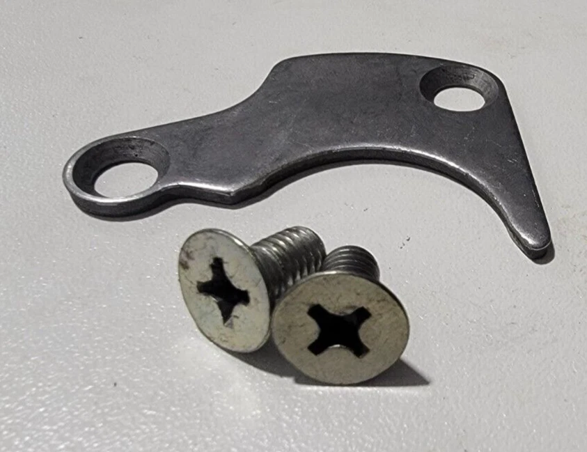 Кронштейн фиксатор пластины переключателя передач подъемника 1979 Suzuki TS125 Duster 125 TS 79 - Изображение 2 из 4